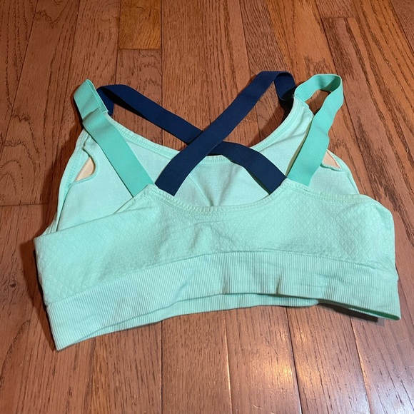 strappy sports bra - Picture 2 of 3